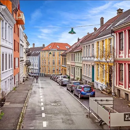 Apartment Lys Med Terrasse 10 Min Til Bryggen